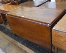 Late 18th century mahogany drop-leaf ext