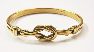9ct gold hoop bangle of ribbed form with