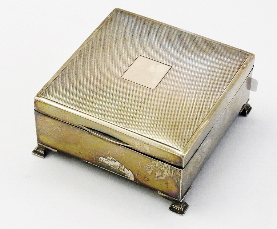 George VI silver jewel cigarette box, sq