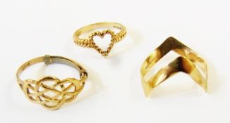 Three 9ct gold rings, 3.7g