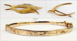 An 18ct gold fern leaf brooch (5.1g), a 9ct gold wishbone brooch and a 9ct gold hollow section