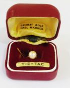 A gent's 9ct gold tie stud, 9ct gold tip clips, pair of 9ct gold cufflinks and a 9ct gold pearl