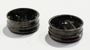 A pair of mirror-topped circular silver powder boxes, Birmingham 1924, 5.5cm diameter