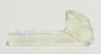 Etling opulescent glass rabbit knife rest, 10cm long