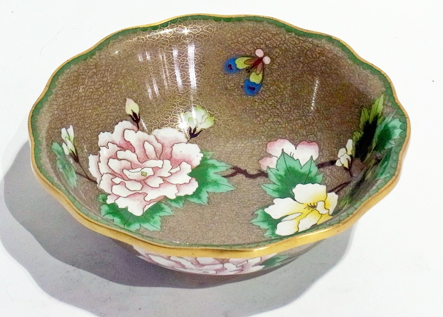 Cloisonne bowl, with wavy rim and foliate decoration, 20cm diameter approximately