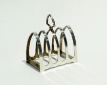 A George V four-division lancet-shaped toast rack, Sheffield 1933, length 9.5cm, weight 4oz approx.