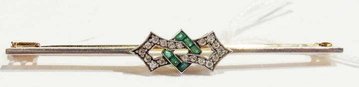 Gold coloured metal diamond and emerald bar brooch, set with baguette-shaped emerald and small