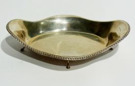 George VI silver oval bread basket, with egg and dart border, Sheffield 1942, 30cm long, 15ozs
