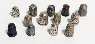 Various white metal and silver thimbles (14)