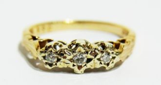 9ct gold three stone diamond ring, illusion set