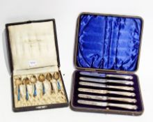 A set of six silver handled tea knives, Sheffield 1907, in fitted box, together with six silver gilt