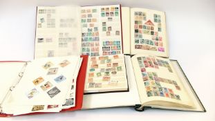 Albums of Worldwide stamps, used and mint in large quantities, early to 1960 (5 albums)