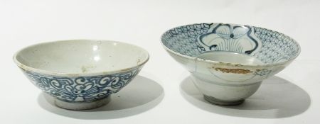 A chinese blue and white porcelain bowl with red seal mark to base (half-seal missing), 16cm