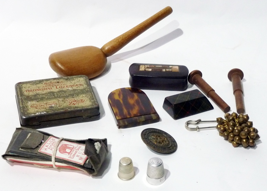 Tartan mauchline pin box, horn snuff box and other collectable items