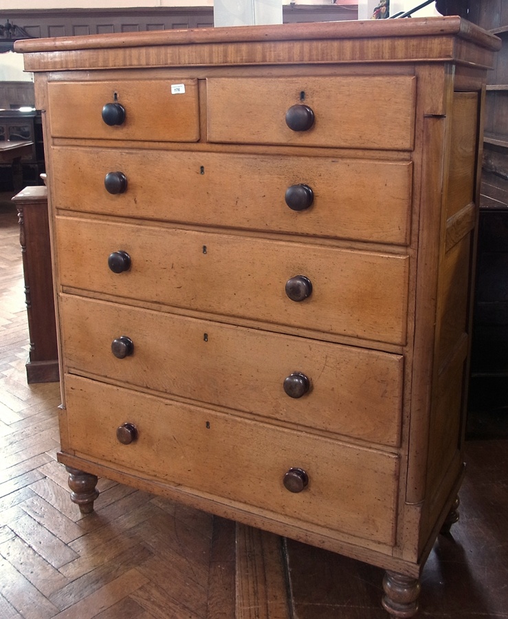 Victorian oak and mahogany chest of drawers having cross-banded frieze, fitted two short and four
