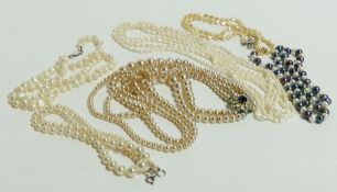 Four various freshwater and coloured pearl necklaces and two simulated pearl necklaces (6)