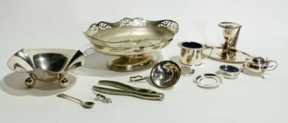 Silver plated fruit stand shaped oval with glass liner, plated on copper chain and several other
