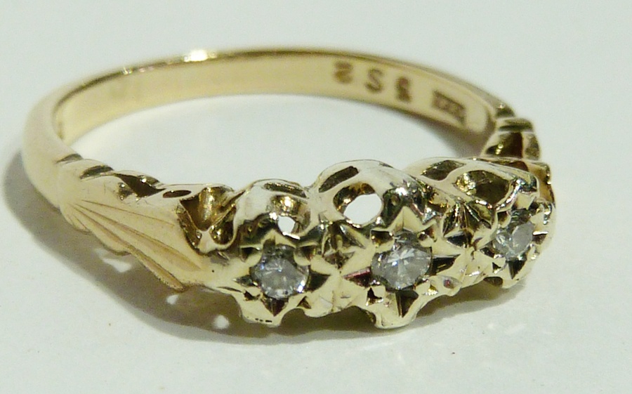 9ct gold, three-stone diamond ring, illusion set