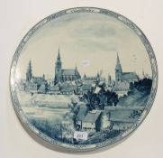 Large Delft charger painted with scene of "Hanover", 24cm in diameter