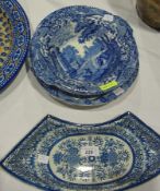 Copeland Spode "Italian" patterned bowls (4) and a pair of blue and white Chinese-style dishes (6 in