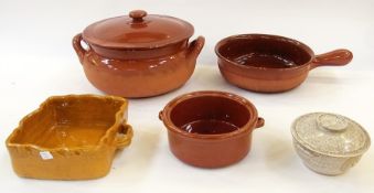 A quantity kitcheware to include:- dishes, ceramic bowls etc (13)