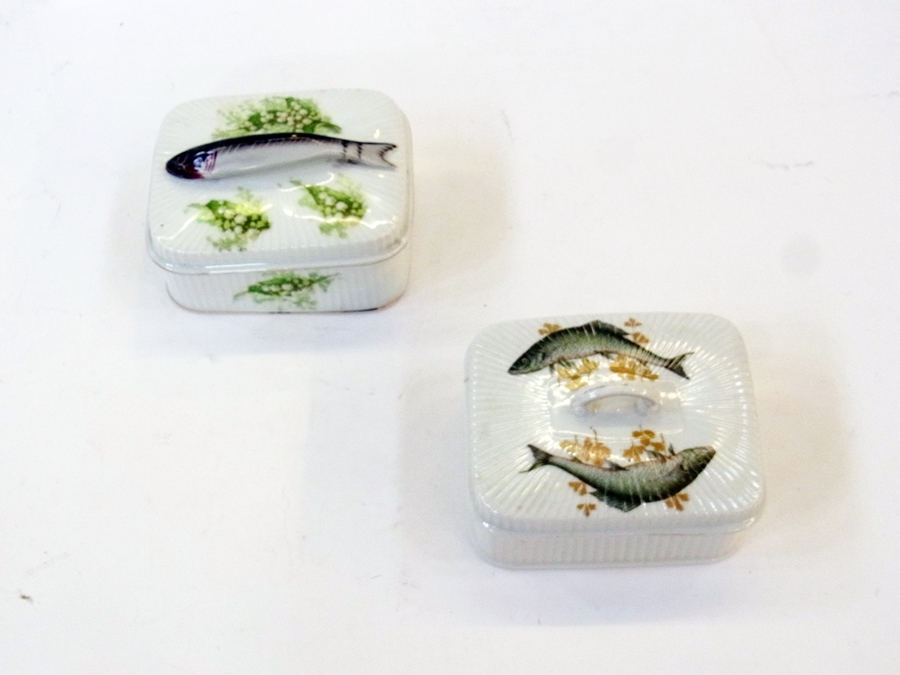 A sardine dish, the handle in the shape of a sardine, decorated with lily of the valley and