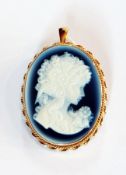 9ct gold cameo pendant/brooch, oval, blue and white, portrait of a lady