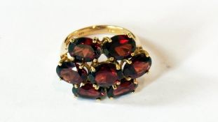 9ct gold and garnet cluster ring