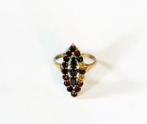 9ct gold and garnet ring (some stones missing)