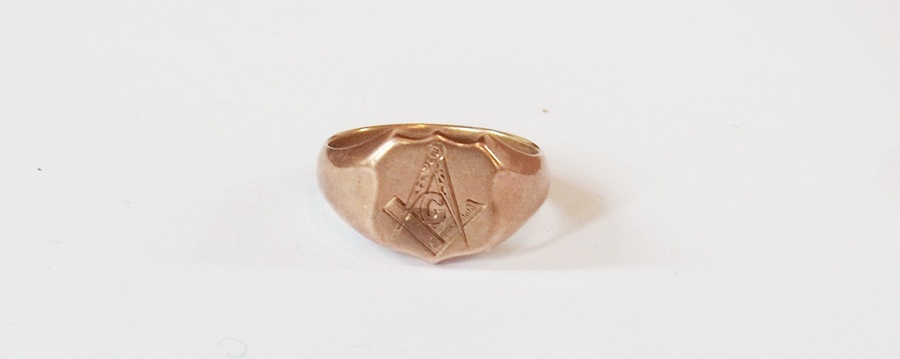A 9ct gold signet ring with initials