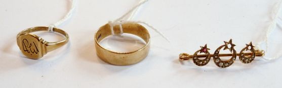Gold wedding ring and Victorian gold, seedpearl star and crescent brooch  and a 9ct gold signet ring