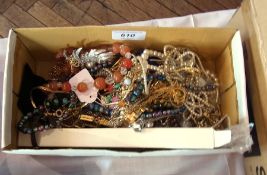 A quantity of costume jewellery to include pearl necklaces, watches, pendants and other items (1