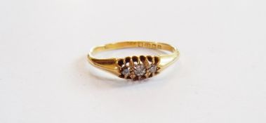 Early 20th century 18ct gold and three stone diamond ring, set three old cut diamonds in open claw