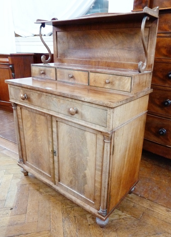 19th century mahogany chiffonier, the raised back with shelf on scroll supports to three frieze