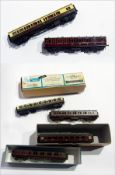 Quantity of 00 gauge railway carriages, Mallard models, etc. (7)