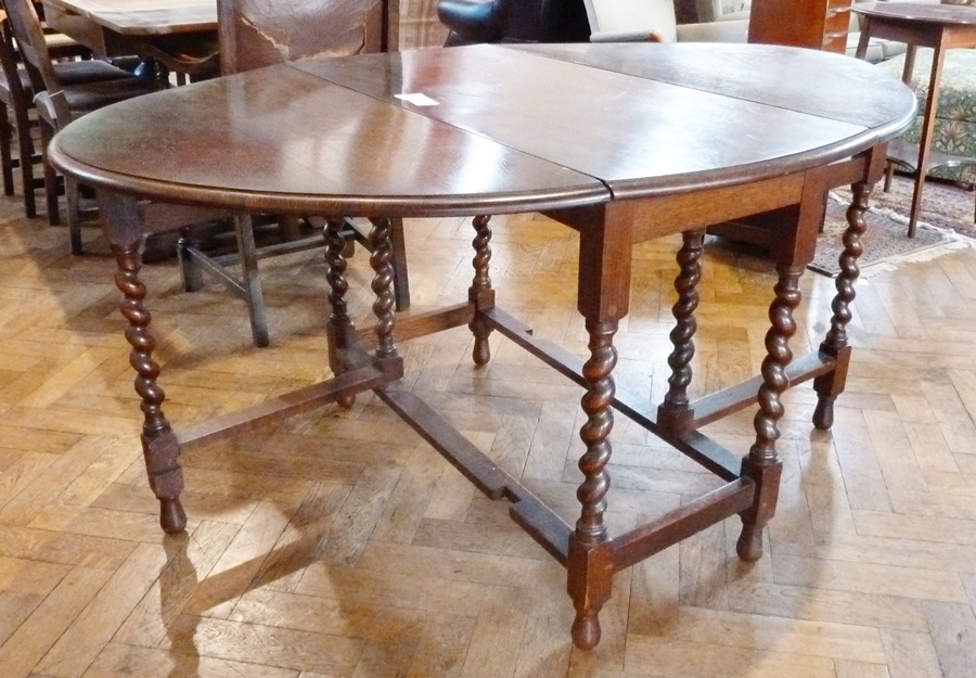 Oak drop-leaf gateleg dining table, oval on spirally turned supports opening to approximately