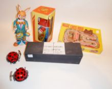 Tinplate rabbit playing drums, Matpewka tinplate Russian doll, tinplate telescope (3) "Magic