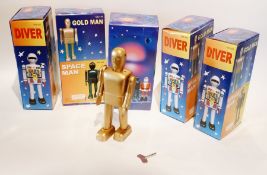 Twelve modern Chinese clockwork tinplate robots "Gold Man" MS419, all boxed, 23cm high (2 boxes)