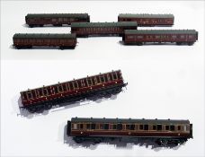 Quantity of 00 gauge rolling stock to include kitchen car, garages, various (7)