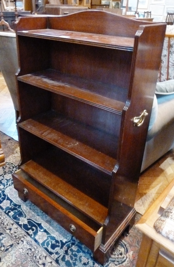 A mahogany four-shelf bookcase, with reeded border, single long drawer to base, with ring handles,