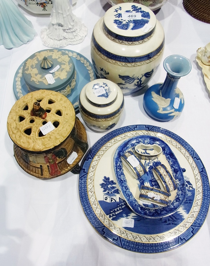 A quantity of Royal Doulton Booths "Real Old Willow" to include napkin ring holders, jars with