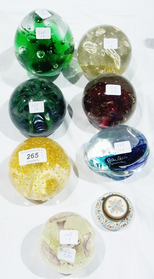 Quantity of paperweights to include:- Murano, "Cenedese Vetri", other Murano paperweights, and a