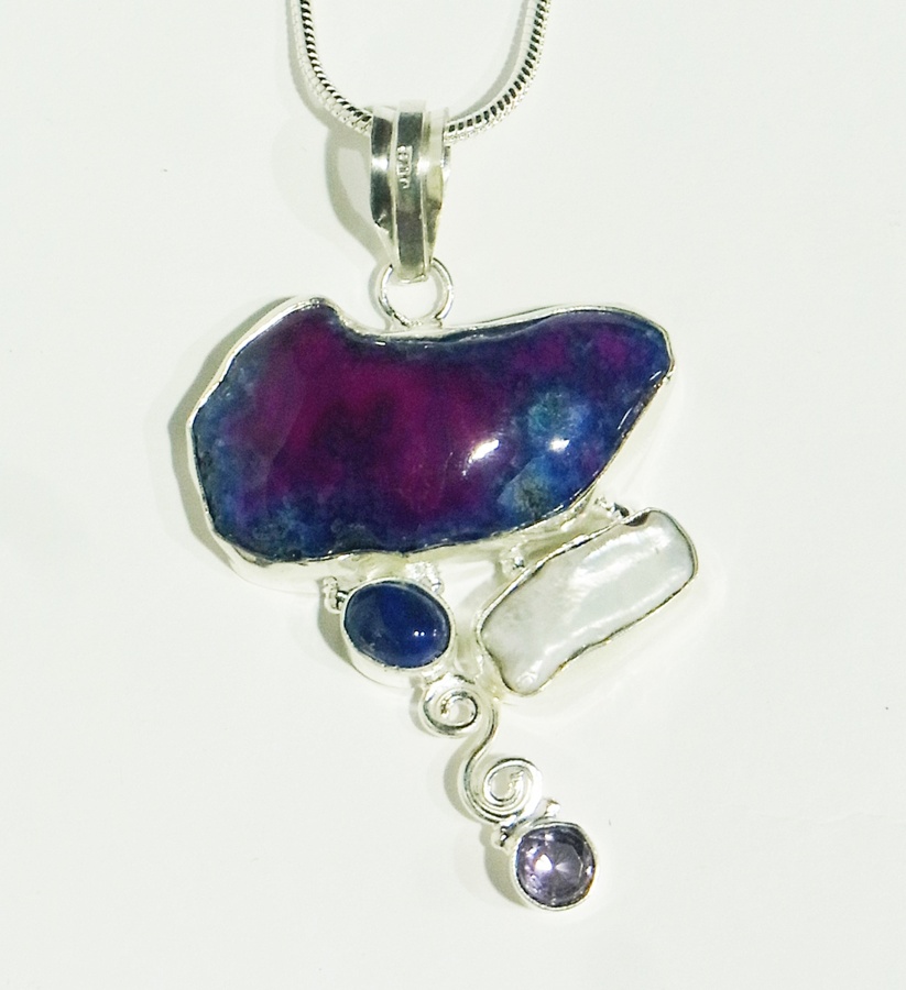 Silver lapis lazuli, mother-of-pearl and amethyst-coloured stone pendant and the flexible silver