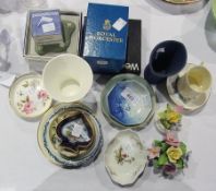 Quantity Worcester, French, German Wedgwood and other trinket dishes, vases and decorative ceramics