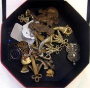Various military buttons and badges (1 box)