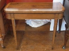 Inlaid mahogany card table, with satinwood stringing, with veneered borders, on tapering supports