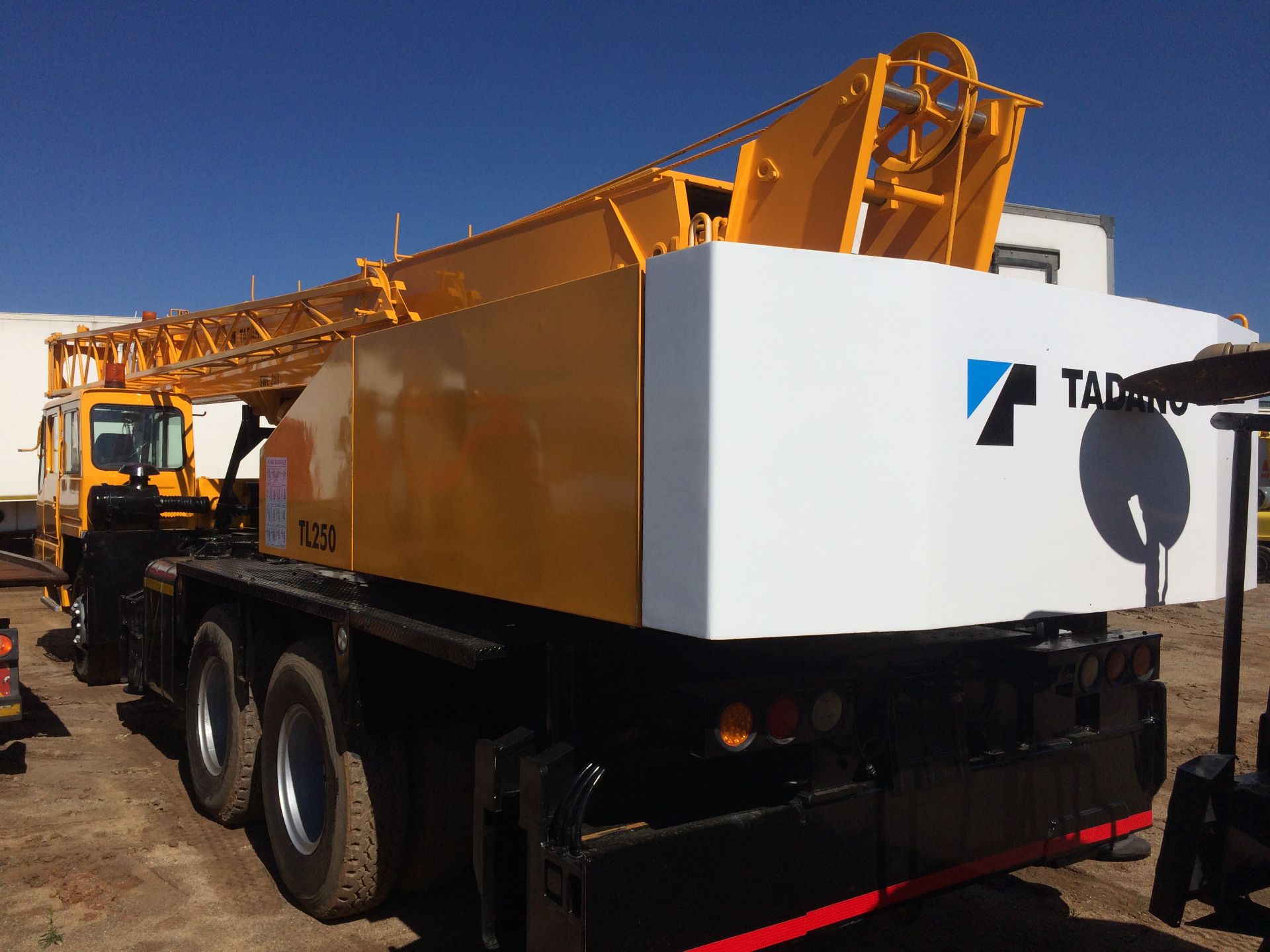 1998 TADANO TL250E-3 25 TON ROAD CRANE REG NO: 336208 - Image 3 of 4