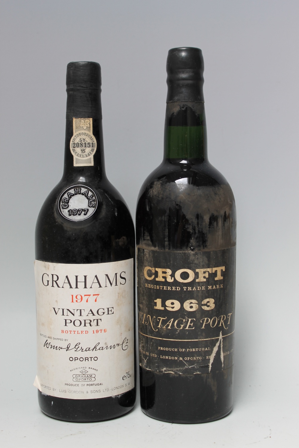 1 BOTTLE OF CROFT VINTAGE PORT 1963 TOGETHER WITH ONE BOTTLE OF GRAHAMS VINTAGE PORT 1977, both in