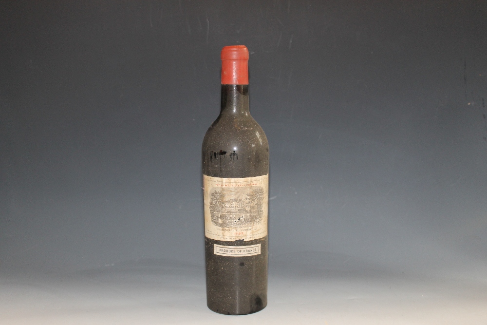 1 BOTTLE OF CHATEAU LAFITE - ROTHSCHILD GRAND CRU CLASSE PAUILLAC 1949, mid shoulder