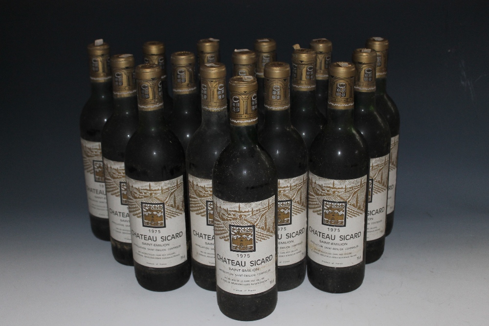 16 BOTTLES OF CHATEAU SICARD ST EMILLION 1975, all bar one bottle bottom neck / top shoulder, one